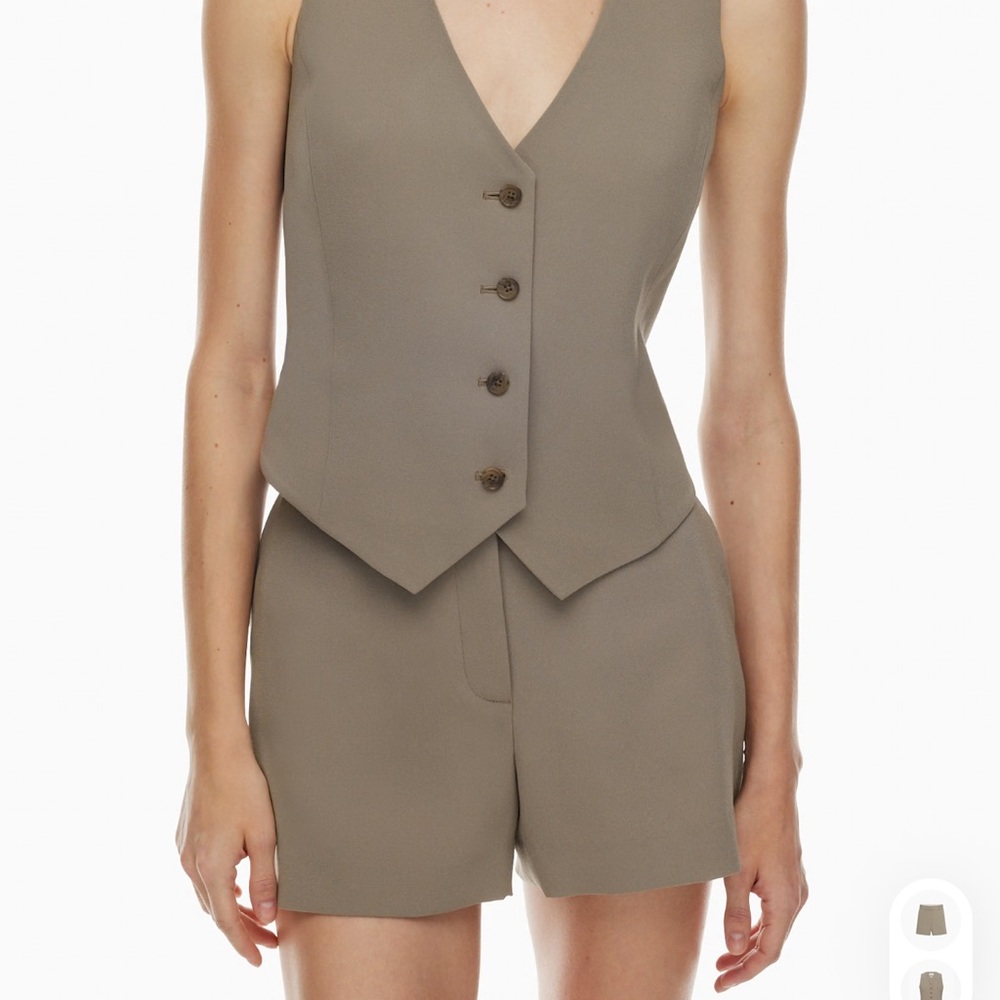 Aritzia Babaton Felted Taupe Agency Mini Shorts Size 00 - Picture 3 of 11